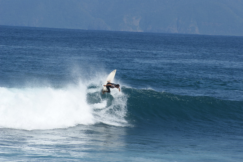 Lakai Peak surf break