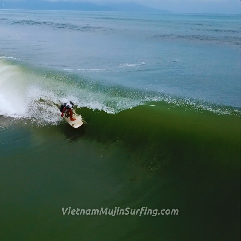 Non Nuoc surf break