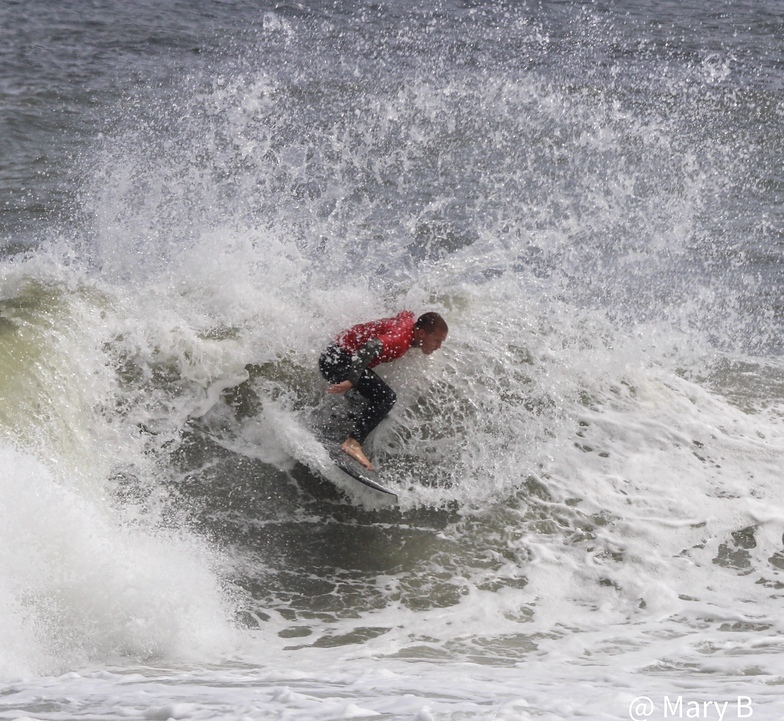 Belmar Fishing Pier Surf Photo by Mary Beeman | 1:58 pm 6 Sep 2024