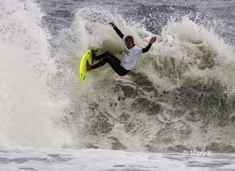 Belmar Fishing Pier Surf Photo by Mary Beeman | 2:30 pm 6 Sep 2024