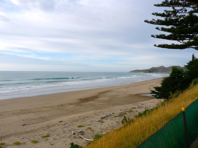 Wainui Beach - Pines Surf Photo by Rob Davies | 7:16 am 23 Jan 2013