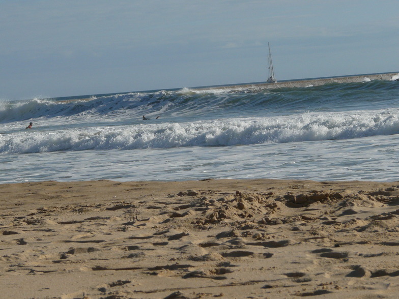 Praia da Rocha Surf Photo by | 4:42 pm 1 Nov 2012