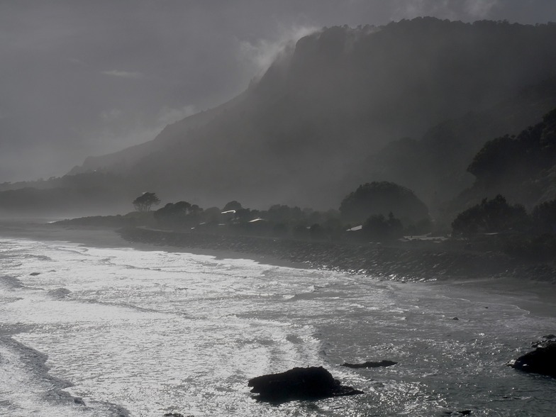 Punakaiki Surf Photo by Rob Davies | 10:44 am 3 May 2013